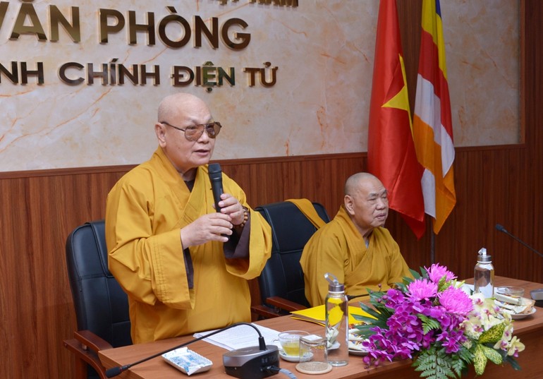 Hoà thượng Thích Thiện Nhơn, Chủ tịch Hội đồng Trị sự GHPGVN phát biểu khai mạc trong buổi họp trực tuyến giữa 2 Văn phòng T.Ư sáng 8-3-2023