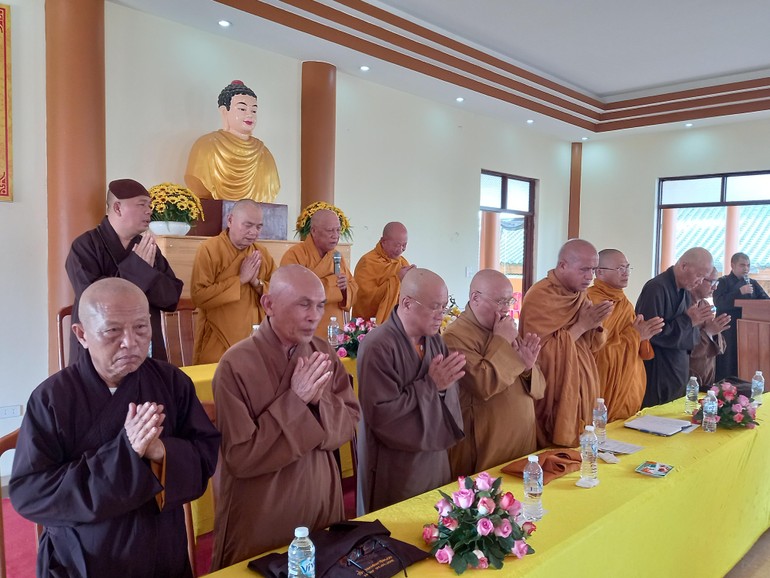 Chư tôn đức chứng minh, chủ tọa buổi họp mở rộng của Ban Trị sự Phật giáo tỉnh Gia Lai