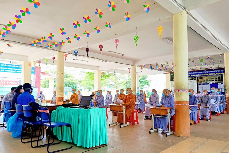 Hơn 1000 Tăng Ni sinh viện nội trú của Học viện Phật giáo VN tại TP.HCM được tiêm mũi 1 vắc-xin Covid-19