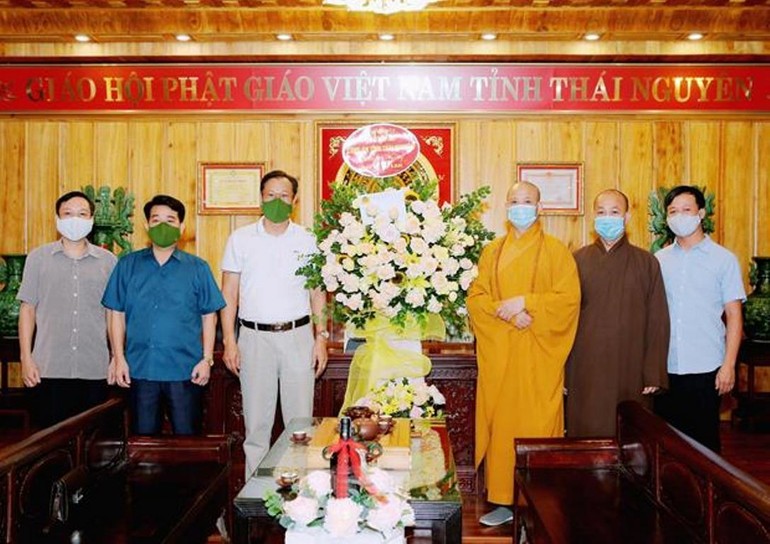Thượng tọa Thích Nguyên Thành đón tiếp đoàn Công an tỉnh Thái Nguyên tại trụ sở Ban Trị sự