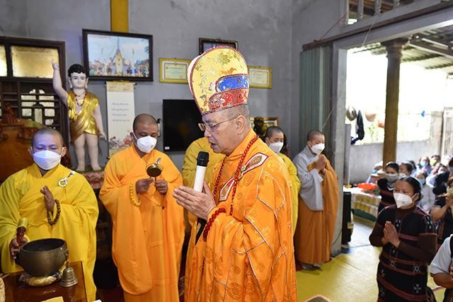 Hòa thượng Thích Huệ Phước cầu nguyện an lành đến với đồng bào Phật tử huyện A Lưới