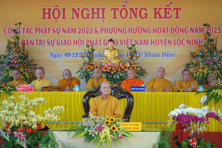Chư tôn đức chứng minh hội nghị tổng kết của Phật giáo huyện Lộc Ninh