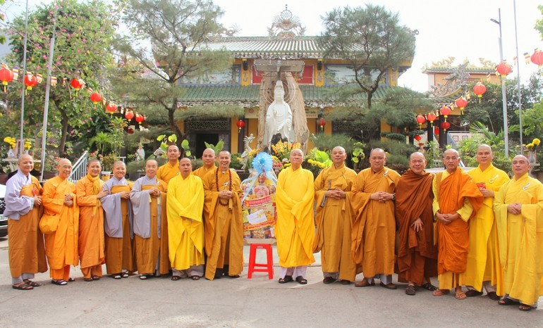 Đoàn Ban Trị sự Phật giáo TP.Biên Hòa đảnh lễ, chúc Tết chư tôn giáo phẩm chứng minh