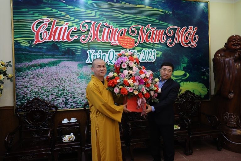 Đại đức Thích Nguyên Toàn chúc mừng Xuân Quý Mão đến lãnh đạo Tỉnh ủy tỉnh Hà Giang