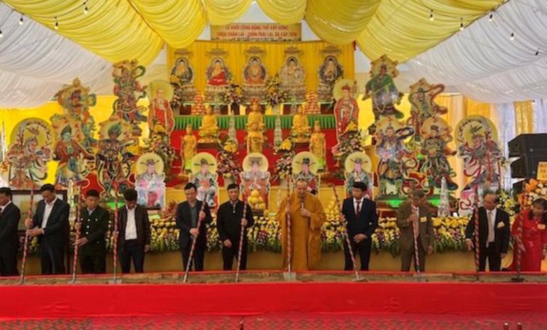Thực hiện nghi thức động thổ tái thiết ngôi đại hùng bảo điện chùa Chân Lai