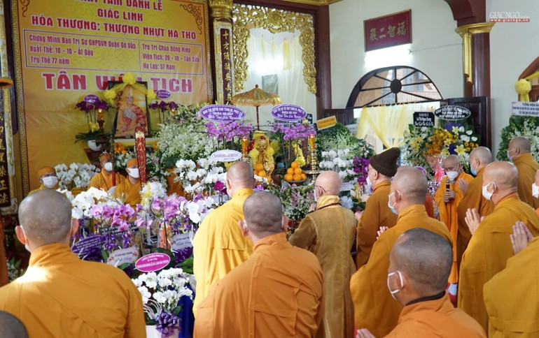 Chư tôn đức Phật giáo quận Gò Vấp dâng hương tưởng niệm 