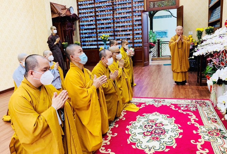 Chư tôn đức Phật giáo quận 3 đảnh lễ đến Hòa thượng Thích Thiện Nhơn, Chủ tịch Hội đồng Trị sự