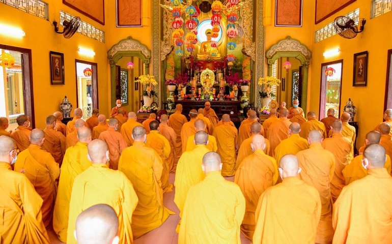 Chư Tăng quận 10 tác pháp An cư kiết hạ tại chùa Ấn Quang