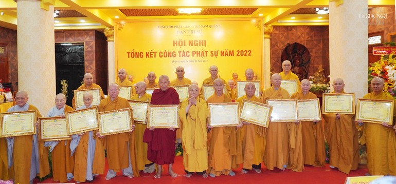 Hòa thượng Thích Thiện Nhơn, Chủ tịch Hội đồng Trị sự trao giáo chỉ tấn phong đến chư tôn đức giáo phẩm Phật giáo quận 3