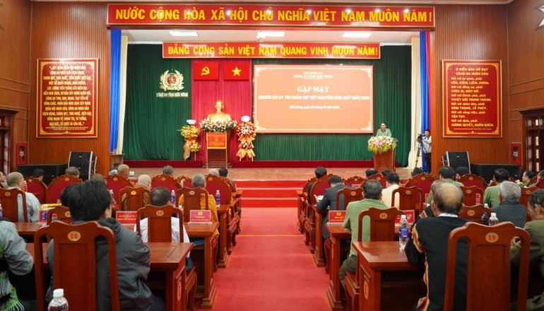 Quang cảnh buổi gặp mặt tại hội trường Côn an tỉnh Đắk Nông