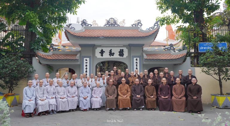 Ban Chủ nhiệm Lớp sơ cấp Phật học quận 3 họp mặt Tăng Ni sinh cuối khóa