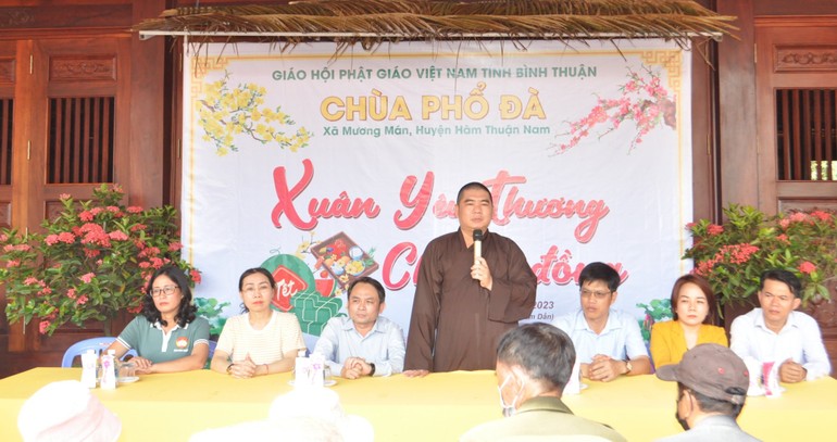 Đại đức Thích Nguyên Nguyệt, Phó ban kiêm Chánh Thư ký Ban Trị sự Phật giáo tỉnh Bình Thuận, trụ trì chùa Phổ Đà chúc Tết đến bà con