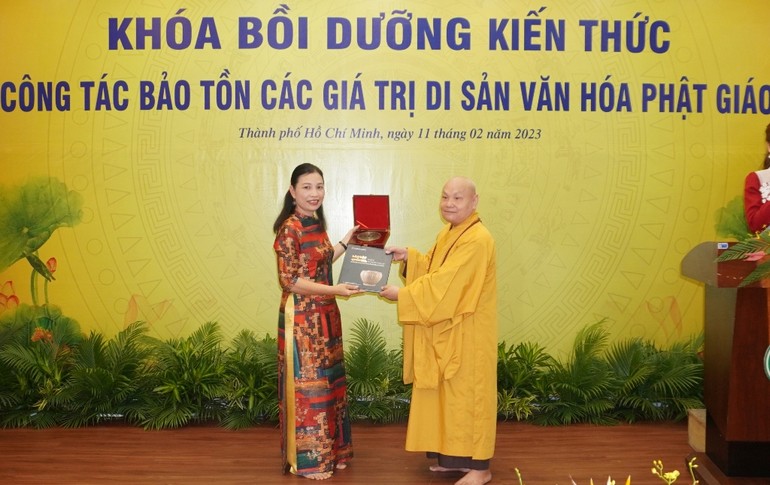 Hòa thượng Thích Thiện Nhơn, Chủ tịch Hội đồng Trị sự tham dự khóa bồi dưỡng sáng 11-2 tại chùa Minh Đạo