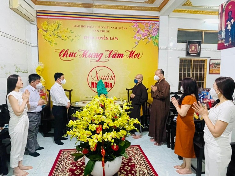 Phái đoàn Ban Công tác Đại biểu Quốc hội chúc Tết Ban Trị sự Phật giáo quận 6 