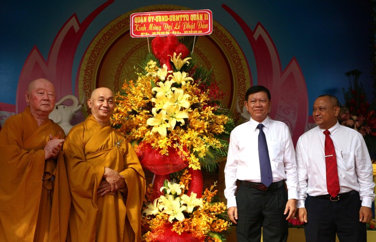 Phật giáo quận 11 hân hoan đón mừng Phật đản