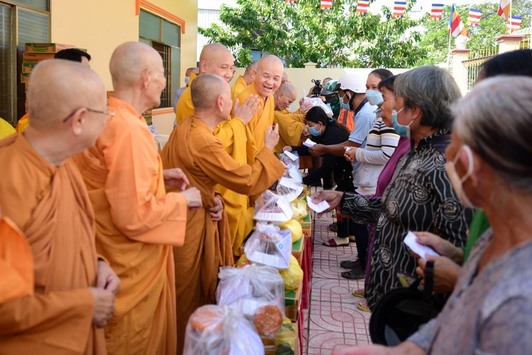 Ban Trị sự Phật giáo tỉnh Long An đem xuân ấm về vùng biên giới trên địa bàn tỉnh