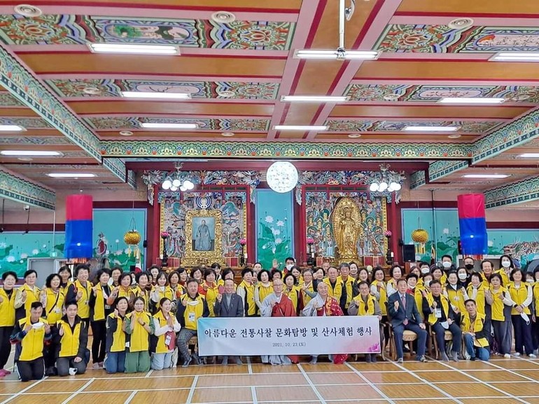 Đoàn Phật tử Việt - Hàn tại chùa Đông Đại