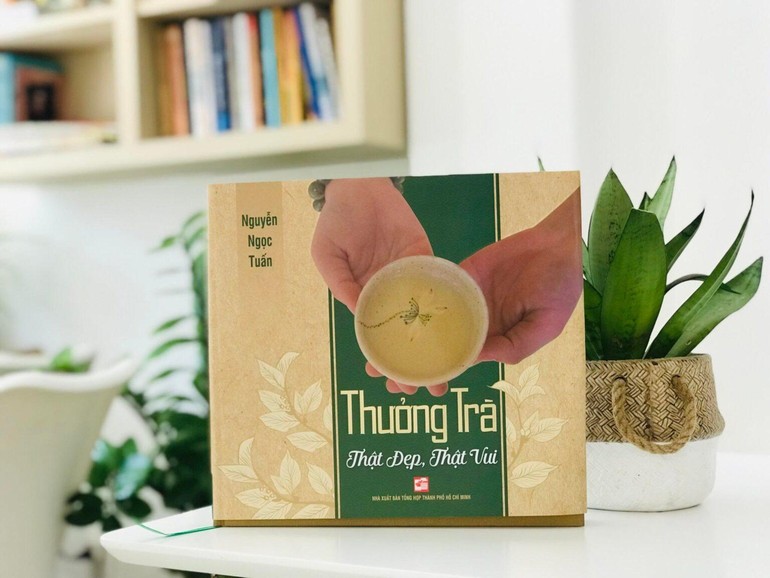 Tác phẩm "Thưởng trà thật đẹp thật vui" của nghệ nhân Nguyễn Ngọc Tuấn