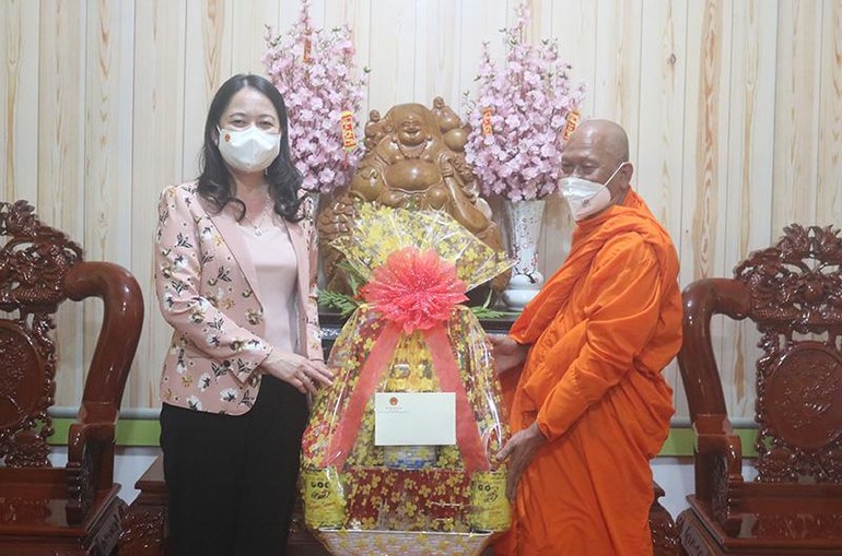 Phó Chủ tịch nước Võ Thị Ánh Xuân thăm, chúc Tết 2022 đến Ban Trị sự Phật giáo tỉnh Trà Vinh