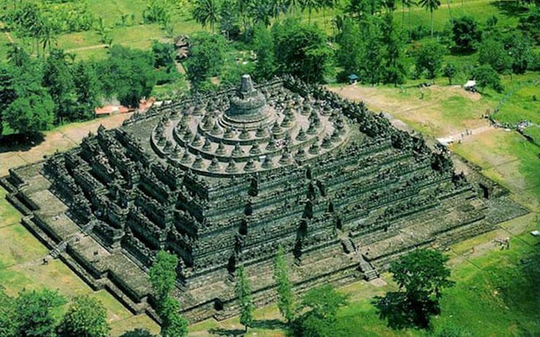 Thánh địa Borobudur nhìn từ trên cao