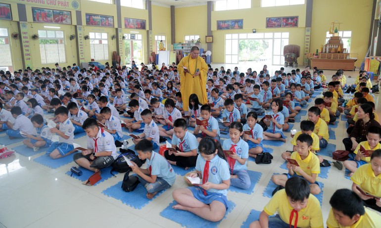 Hướng dẫn cho học sinh tụng kinh niệm Phật 