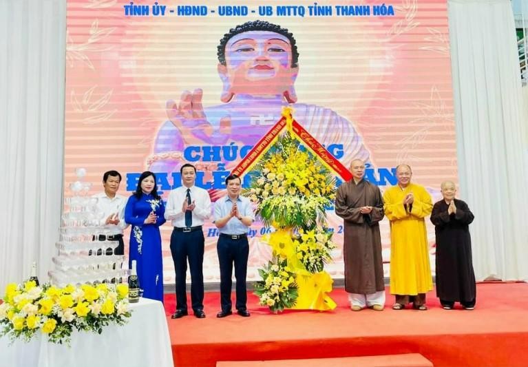 Lãnh đạo tỉnh Thanh Hóa tặng hoa chúc mừng lễ Phật đản Phật lịch 2566