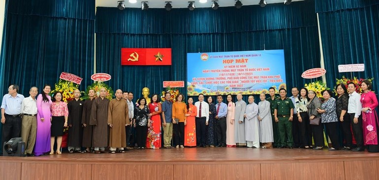 Buổi họp mặt kỷ niệm Ngày Truyền thống Mặt trận Dân tộc thống nhất VN do Ủy ban MTTQVN quận 10 tổ chức
