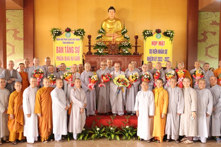 Chư tôn đức Ni Phân ban Ni giới tỉnh Đồng Nai chụp hình lưu niệm trong buổi họp tổng kết hoạt động Phật sự năm 2022