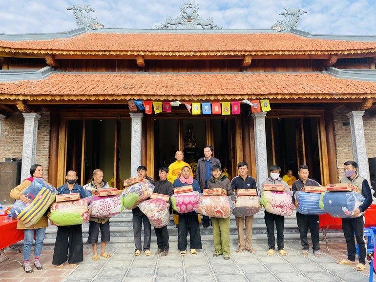 Trao quà Tết đến đồng bào dân tộc khó khăn tại huyện Quỳnh Nhai, tỉnh Sơn La