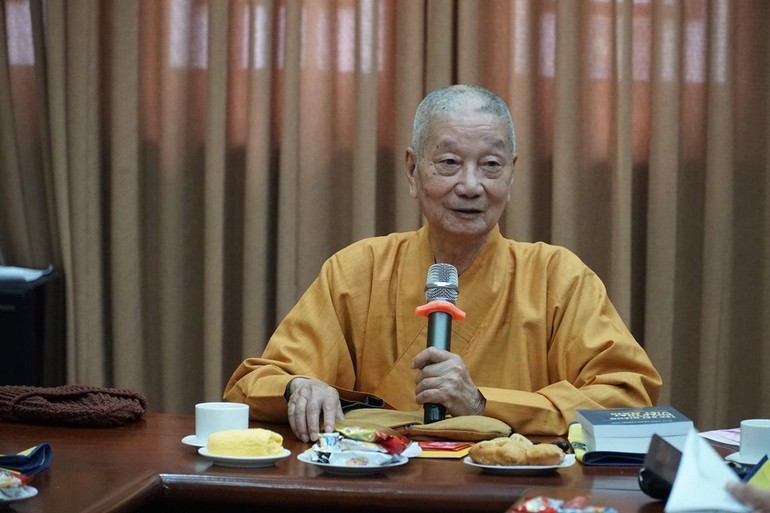 Trưởng lão HT.Thích Trí Quảng chủ trì và chỉ đạo tại phiên họp của Học viện đầu năm Tân Sửu