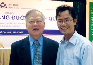 Giáo sư Cao Huy Thuần và anh Hoàng Đức Bình