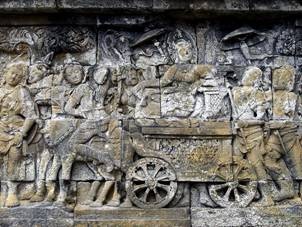 Hoàng hậu Maya trên đường đến Lumbini trong một ngôi chùa cổ ở Indonesia