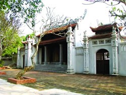 Tam quan ngôi chùa