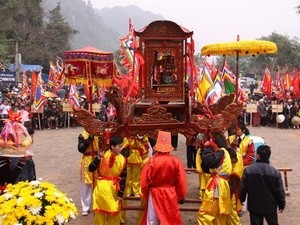 Đoàn rước trong lễ Khai hội chùa Tiên. (Nguồn: Hoabinh.gov.vn