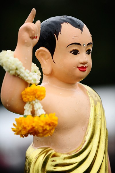 Biểu tượng Phật sơ sinh và ý nghĩa lễ tắm Phật