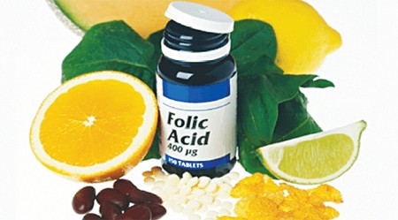Axit folic, một vitamin nhóm B cần thiết cho sự tổng hợp và sửa chữa DNA