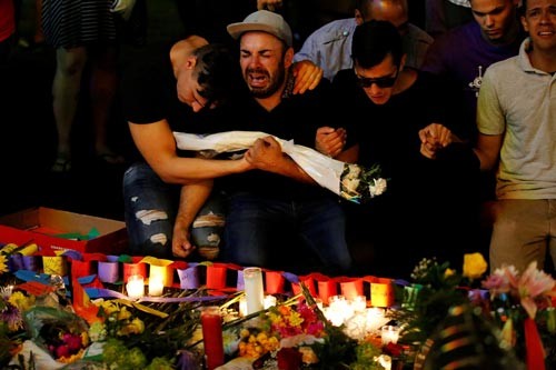 Vụ thảm sát tại hộp đêm dành cho người đồng tính ở thành phố Orlando (bang Florida) ngày 12-6 làm chấn động nước Mỹ