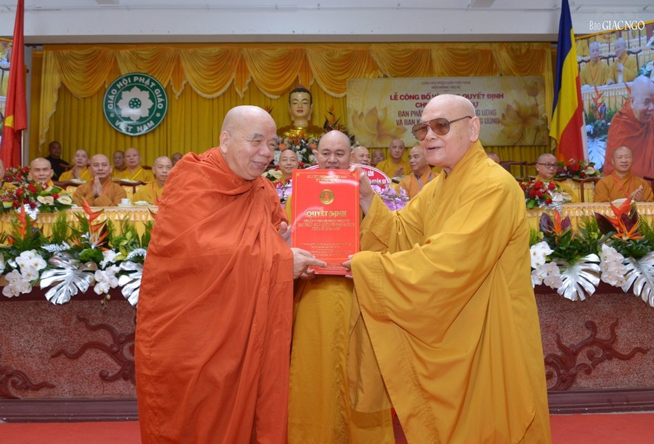 Lễ trao quyết định nhân sự Ban Phật giáo Quốc tế và Kinh Tế-Tài chính T.Ư nhiệm kỳ 2022-2027 ảnh 19