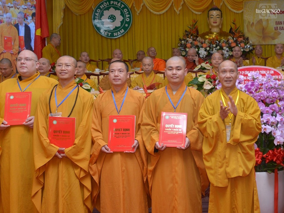 Lễ trao quyết định nhân sự Ban Phật giáo Quốc tế và Kinh Tế-Tài chính T.Ư nhiệm kỳ 2022-2027 ảnh 29