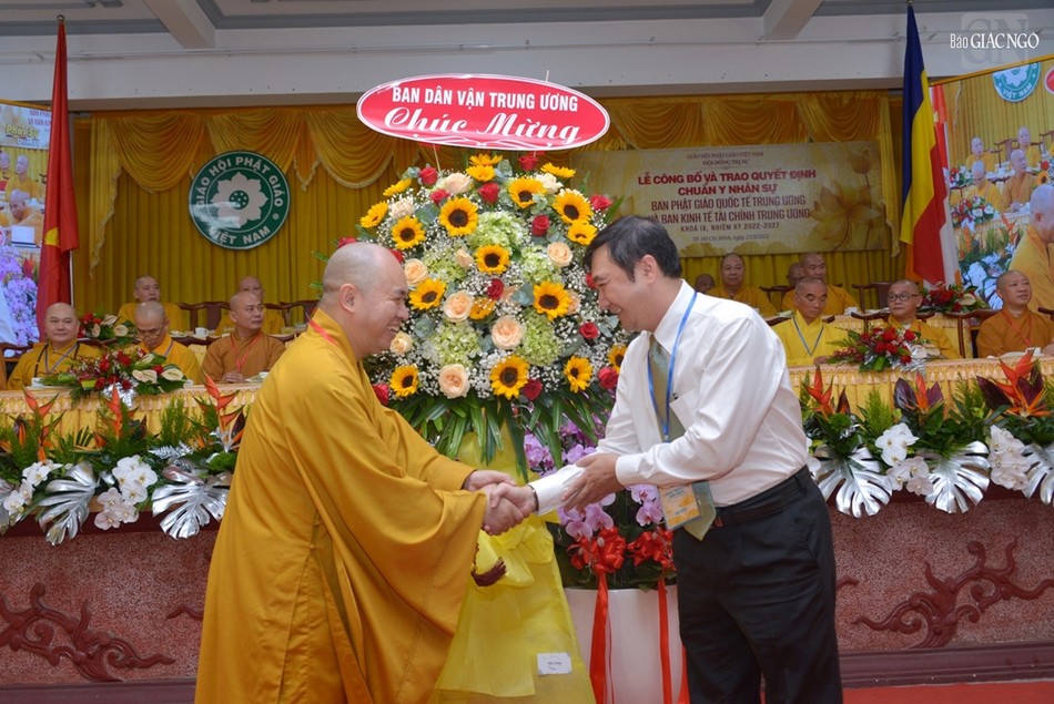 Lễ trao quyết định nhân sự Ban Phật giáo Quốc tế và Kinh Tế-Tài chính T.Ư nhiệm kỳ 2022-2027 ảnh 35